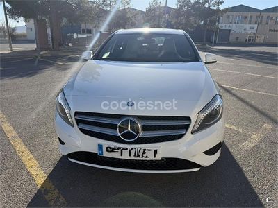 Usado Mercedes A180 Urban 109 CV (80 kW) 2015 Blanco Berlina