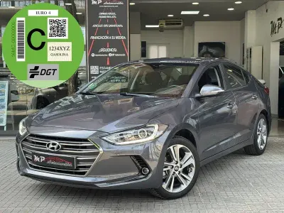 Usado Hyundai Elantra 128 CV (94 kW) 2016 Gris / plata Berlina