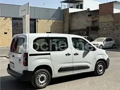 Usado Citroën Berlingo Feel 102 CV (75 kW) 2023 Blanco Monovolumen