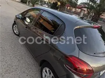 Usado Peugeot 208 GT-line 100 CV (73 kW) 2016 Gris / plata Utilitario