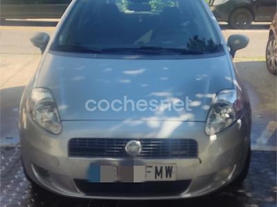 Usado Fiat Grande Punto Dynamic 75 CV (55 kW) 2007 Gris / plata Utilitario