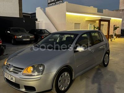 Usado VW Golf IV Highline 105 CV (77 kW) 2006 Gris / plata Berlina