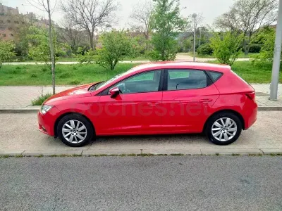 Usado Seat Leon Reference 105 CV (77 kW) 2014 Rojo Berlina