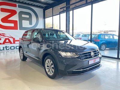 Gris / plata Usado 2021 VW Tiguan Life SUV | 22.900 € (Precio justo)