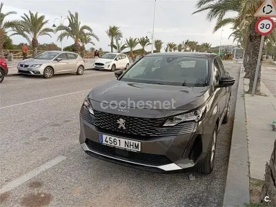 Usado Peugeot 3008 Active 130 CV (95 kW) 2022 Gris / plata SUV