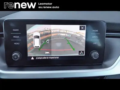 Usado Skoda Kamiq Ambition 95 CV (69 kW) 2022 Gris SUV