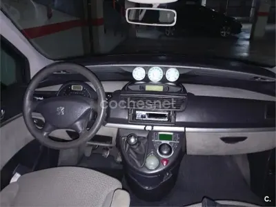 Usado Peugeot 807 130 CV (95 kW) 2005 Negro Monovolumen