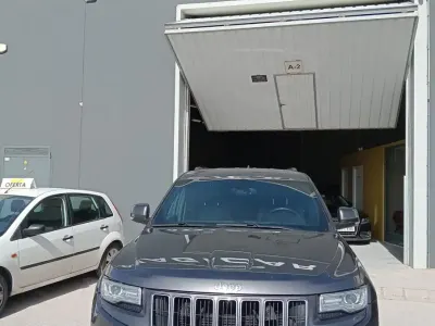 Usado Jeep Grand Cherokee Overland 250 CV (183 kW) 2014 Gris / plata SUV