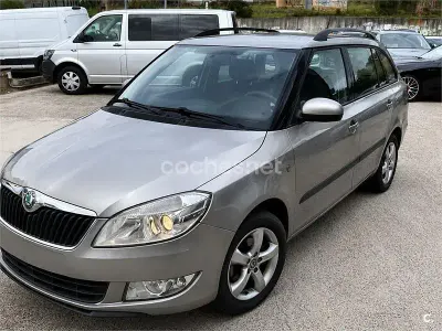 Usado Skoda Fabia Style 105 CV (77 kW) 2012 Gris / plata Familiar
