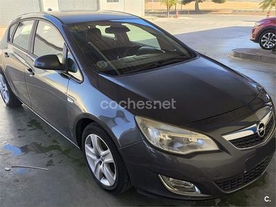 Gris / plata Usado 2011 Opel Astra Enjoy Berlina | 4000 € (Precio justo)