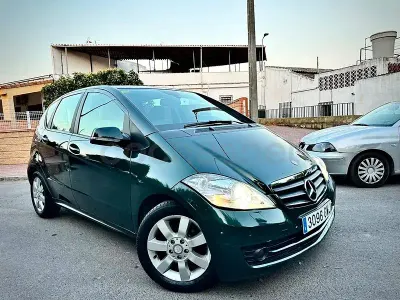 Usado Mercedes A180 Avantgarde 109 CV (80 kW) 2010 Verde Monovolumen