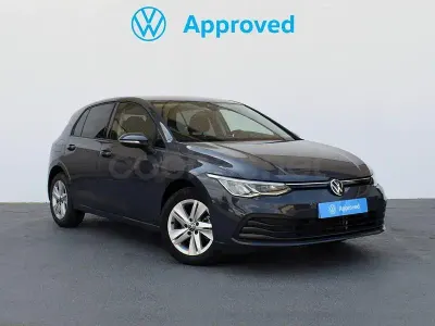 Usado VW Golf VIII Life 110 HP (80 kW) 2024 Cinzento Sedan
