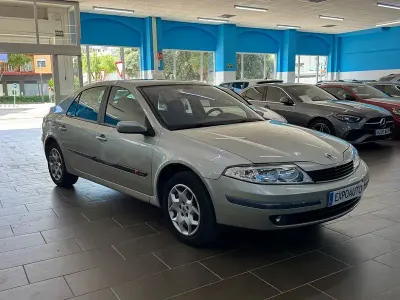 Usado Renault Laguna II Privilege 137 CV (100 kW) 2002 Beige Berlina