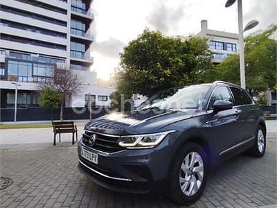 Gris / plata Usado 2021 VW Tiguan Life SUV | 29.490 € (Precio justo)
