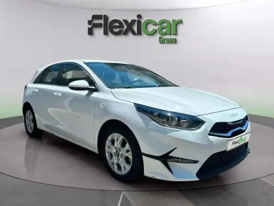 Usado Kia Ceed 136 CV (100 kW) 2023 Blanco Utilitario