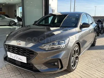 Usado Ford Focus ST-Line 125 CV (91 kW) 2020 Gris / plata Berlina