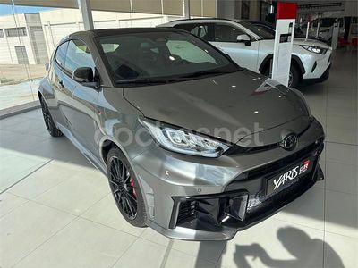 Gris / plata Nuevo 2025 Toyota Yaris Berlina | 51.999 €