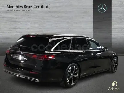 Usado Mercedes E300 313 CV (230 kW) 2025 Negro obsidiana Familiar