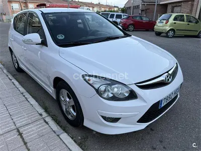 Usado Hyundai i30 Classic 90 CV (66 kW) 2011 Blanco Berlina