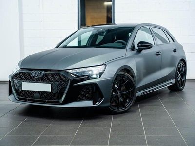 Nuevo Audi RS3 Exclusive 400 CV (294 kW) 2025 Gris / plata Berlina
