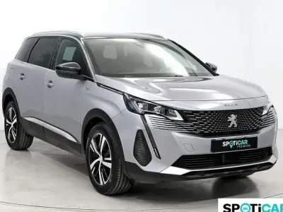 Usado Peugeot 5008 GT 130 CV (95 kW) 2023 Gris / plata SUV