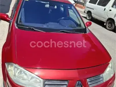 Usado Renault Mégane Dynamique 120 CV (88 kW) 2004 Rojo Berlina