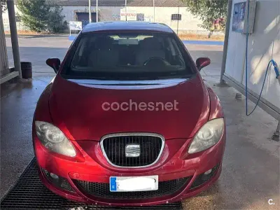 Usado Seat Leon Reference 105 CV (77 kW) 2006 Rojo Utilitario