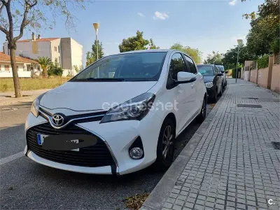 Usado Toyota Yaris Active 90 CV (66 kW) 2015 Blanco Utilitario