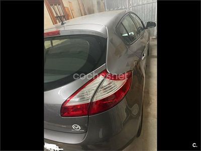 Usado Renault Mégane Dynamique 110 CV (80 kW) 2009 Gris / plata Berlina