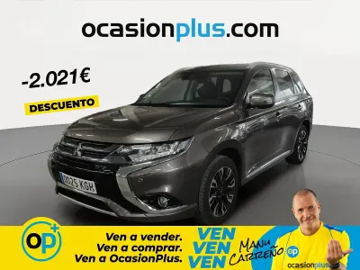 Usado Mitsubishi Outlander P-HEV 203 CV (149 kW) 2017 Marrón Pickup/Camioneta