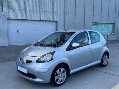 Gris / plata Usado 2009 Toyota Aygo Utilitario | 5500 € (Precio justo)