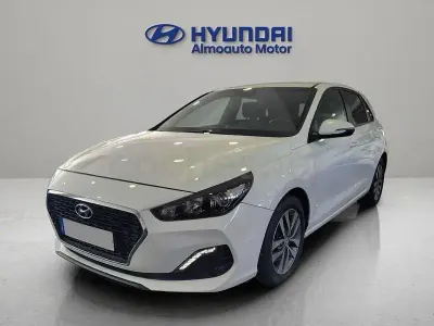 Usado Hyundai i30 120 CV (88 kW) 2019 Blanco Familiar