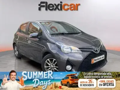 Usado Toyota Yaris Active 69 CV (50 kW) 2017 Gris Berlina