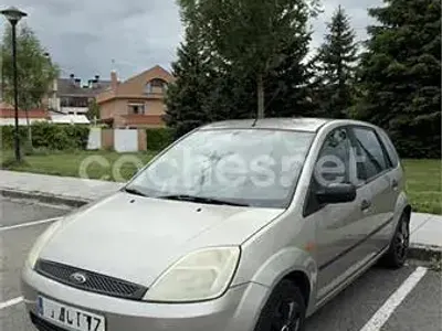 Usado Ford Fiesta Trend 80 CV (58 kW) 2004 Beige Utilitario