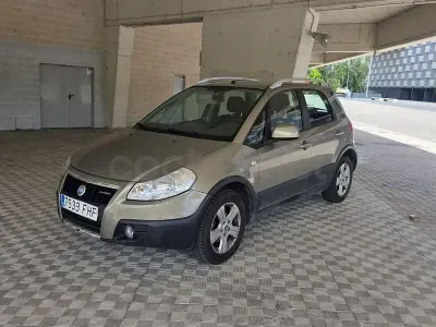 Usado Fiat Sedici Emotion 120 CV (88 kW) 2006 Beige SUV