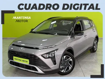 Usado Hyundai Bayon 101 CV (74 kW) 2023 Gris / plata SUV