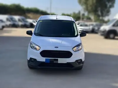Usado Ford Transit Trend 101 CV (74 kW) 2022 Blanco Familiar