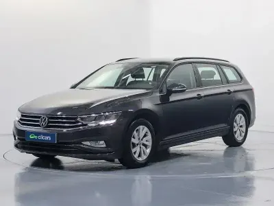 Usado VW Passat Business 122 CV (89 kW) 2021 Gris Familiar