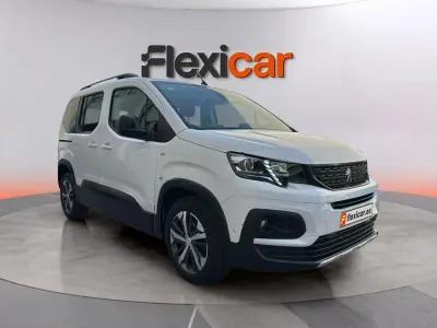 Usado Peugeot Rifter Allure 100 CV (73 kW) 2023 Blanco Monovolumen