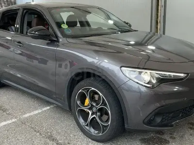 Usado Alfa Romeo Stelvio Executive 210 CV (154 kW) 2019 Gris / plata SUV