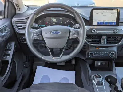 Usado Ford Focus Titanium 150 CV (110 kW) 2020 Gris / plata Berlina