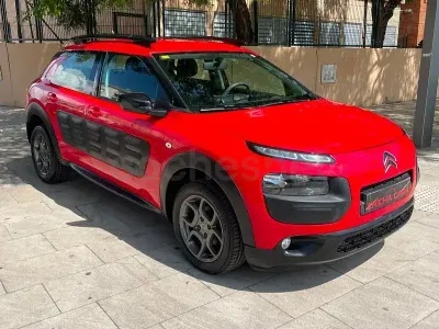 Usado Citroën C4 Feel 82 CV (60 kW) 2014 Rojo Berlina