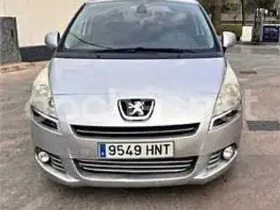 Usado Peugeot 5008 Allure 115 CV (84 kW) 2013 Gris / plata Monovolumen