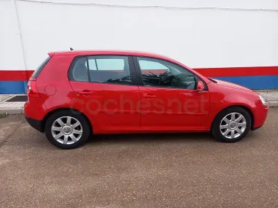 Usado VW Golf IV Trendline 105 CV (77 kW) 2006 Rojo Berlina