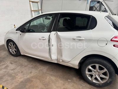 Usado Peugeot 208 Access 82 CV (60 kW) 2015 Blanco Utilitario