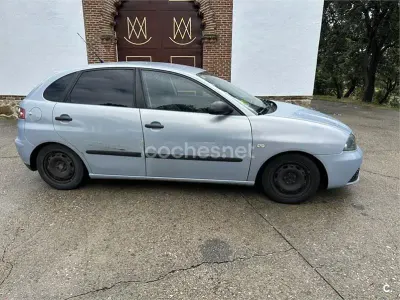 Usado Seat Ibiza Fresh 100 CV (73 kW) 2005 Azul Utilitario
