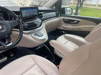Occasion Mercedes V300 Avantgarde 239 PK (175 kW) 2021 Grijs MPV