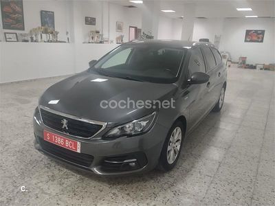 Usado Peugeot 308 Style 100 CV (73 kW) 2020 Gris / plata Familiar