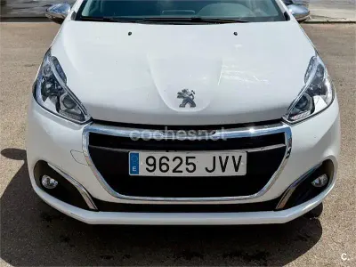 Usado Peugeot 208 Style 82 CV (60 kW) 2016 Blanco Utilitario