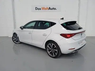 Usado Seat Leon FR 130 CV (95 kW) 2023 Blanco